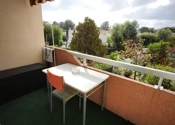 T2 Avec Parking Et Terrasse à St Raphael *