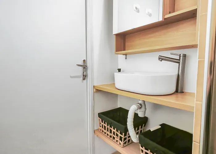 Appartement T2 Avec Parking Et Terrasse à St Raphael Saint-Raphaël