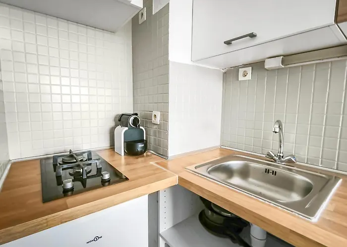 Appartement T2 Avec Parking Et Terrasse à St Raphael Saint-Raphaël