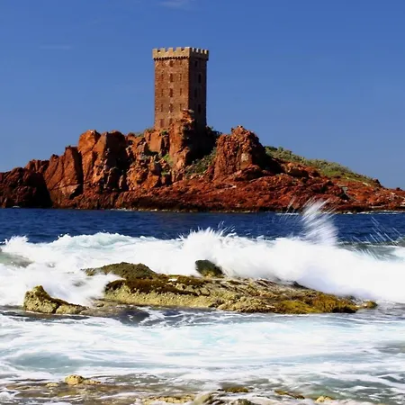 公寓 T2 Avec Parking Et Terrasse A St Raphael