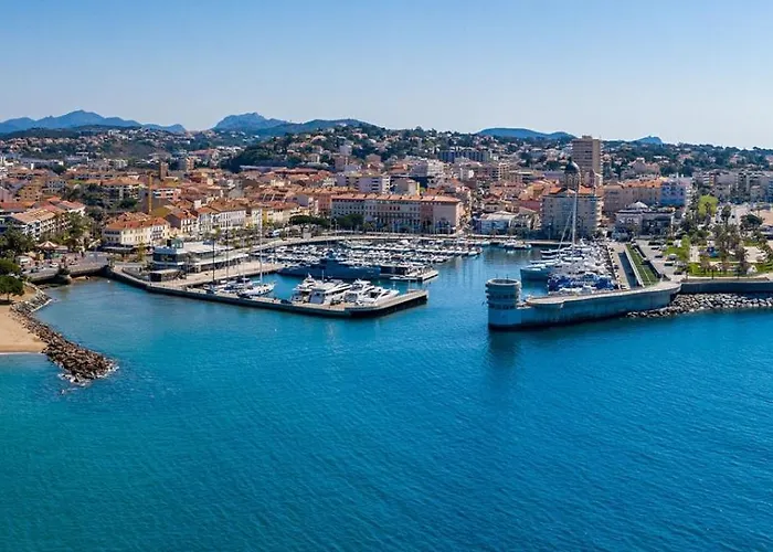 T2 Avec Parking Et Terrasse A St Raphael 公寓 *